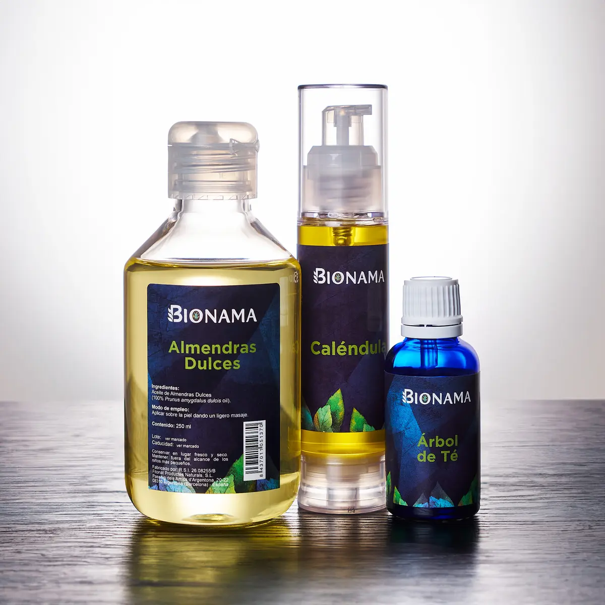 Frascos de aceites cosméticos naturales y nutricosméticos de Bionama, ideales para el cuidado de tu piel.